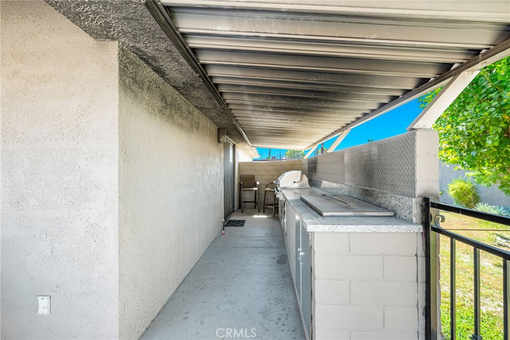 https://media.crmls.org/medias/418ddef9-d85a-4347-b263-d6ec03e644af.jpg?preset=X-Large