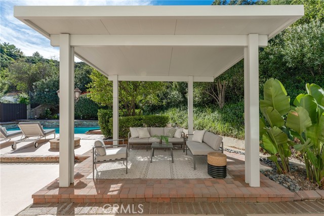 Detail Gallery Image 27 of 34 For 3831 Saint Johnswood Dr, Woodland Hills,  CA 91364 - 5 Beds | 3/1 Baths