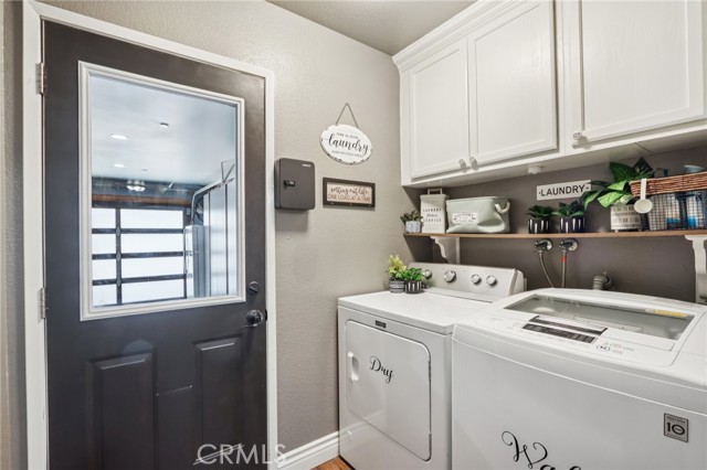 6691 Lindbergh Avenue, Fontana CA: https://media.crmls.org/medias/418fd041-0989-492d-996c-4edfac877e2d.jpg
