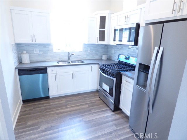 Detail Gallery Image 4 of 20 For 1923 Holly Dr, Los Angeles,  CA 90068 - 2 Beds | 2 Baths