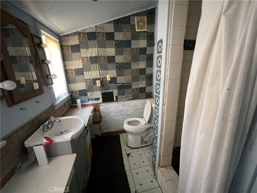 https://media.crmls.org/medias/41905c30-73f6-4809-86a1-ac0babeaa008.jpg?preset=X-Large