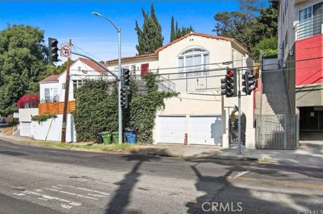 2338 N Cahuenga Blvd, Los Angeles, CA 90068