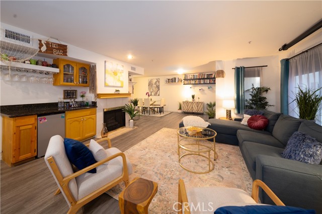 Detail Gallery Image 2 of 20 For 8744 Burnet #7,  North Hills,  CA 91343 - 3 Beds | 2/1 Baths