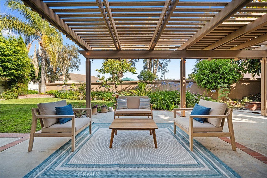 https://media.crmls.org/medias/4192b1c8-078b-4332-b397-99f24eb8b9d9.jpg?preset=X-Large