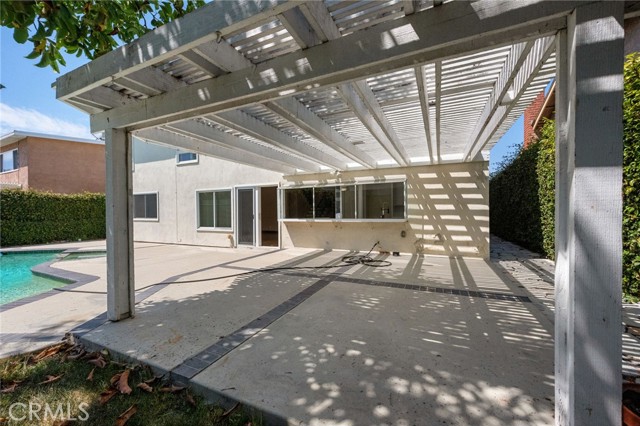 9882 Kings Canyon Drive, Huntington Beach CA: https://media.crmls.org/medias/4192c61a-2c85-48c3-bd9a-64ebaa76b6cb.jpg