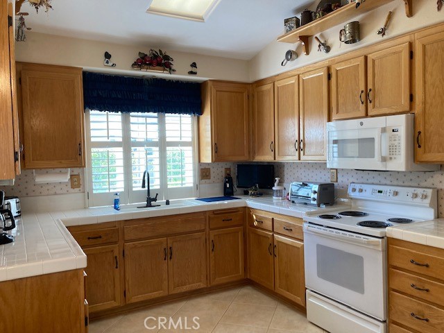 Detail Gallery Image 8 of 46 For 23960 via Pamilla, Murrieta,  CA 92562 - 2 Beds | 2 Baths