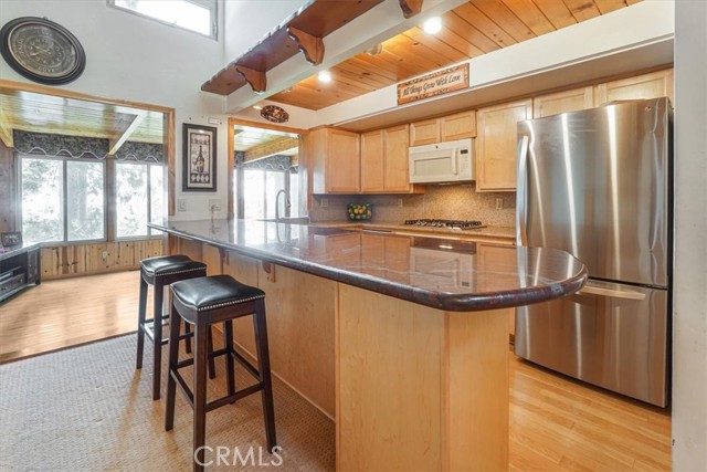 Detail Gallery Image 3 of 39 For 1954 Nob Hill Dr, Running Springs,  CA 92382 - 4 Beds | 2 Baths