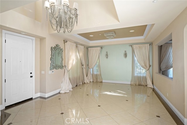 Detail Gallery Image 5 of 55 For 7370 Chantilly Ln, Tujunga,  CA 91042 - 6 Beds | 4 Baths