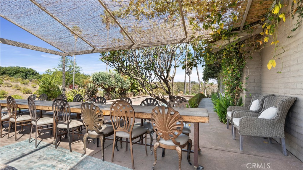 https://media.crmls.org/medias/41945e6f-87b4-4bec-8339-8e7688558386.jpg?preset=X-Large