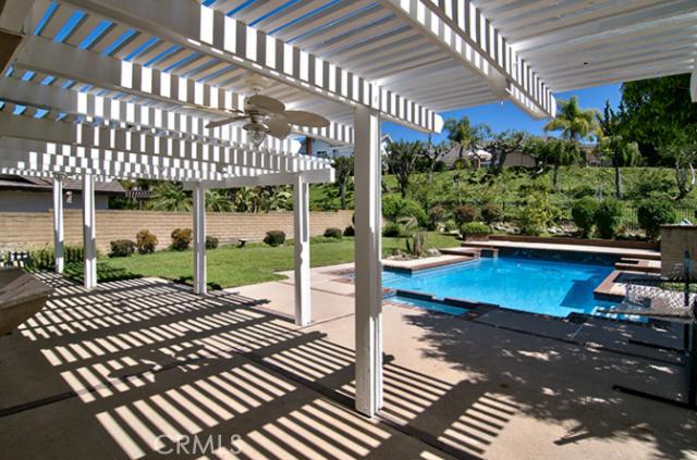 6754 E Leafwood Drive, Anaheim Hills CA: https://media.crmls.org/medias/41950d70-5d18-435f-9e58-47e581693330.jpg