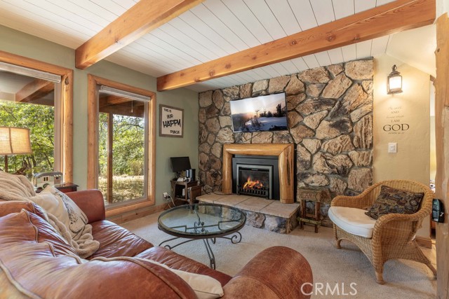 190 Yosemite Drive, Big Bear City CA: https://media.crmls.org/medias/41951289-d337-43f1-ac11-63321d6b4756.jpg