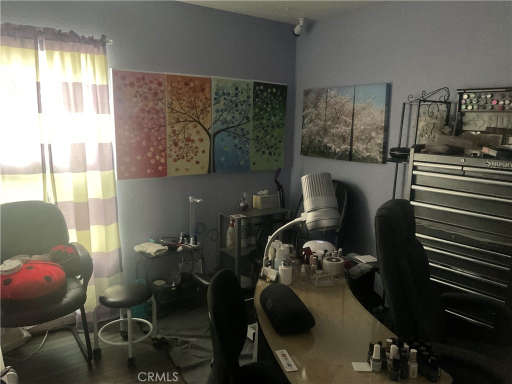 https://media.crmls.org/medias/4195529b-c257-4f64-af89-a8d67136cb85.jpg?preset=X-Large