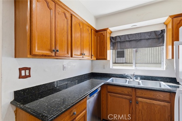 Detail Gallery Image 10 of 28 For 330 N Howard St #108,  Glendale,  CA 91206 - 2 Beds | 2 Baths