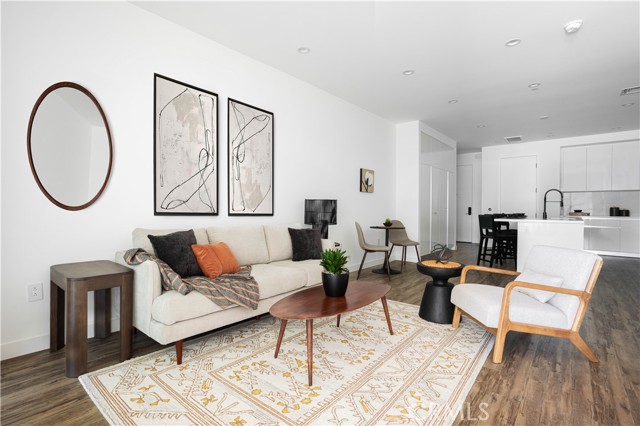 118 Astronaut Ellison S Onizuka Street, Los Angeles CA: https://media.crmls.org/medias/41962722-a23d-4fc5-a5a1-0a4ffb85a3c6.jpg