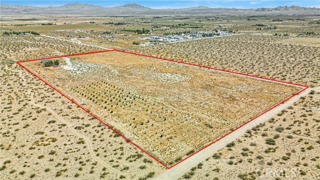 Detail Gallery Image 12 of 25 For 33633 Old Woman Spring Rd, Lucerne Valley,  CA 92356 - – Beds | – Baths