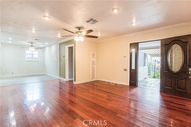 Detail Gallery Image 4 of 17 For 11571 Telegraph, Santa Fe Springs,  CA 90670 - 4 Beds | 2 Baths