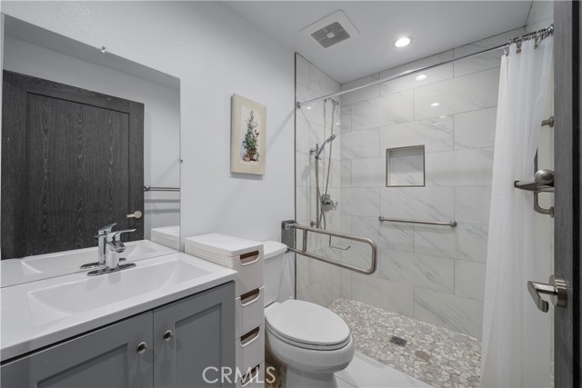 Detail Gallery Image 15 of 44 For 9600 Amboy Ave, Pacoima,  CA 91331 - 7 Beds | 6 Baths