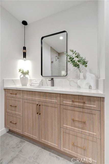 Detail Gallery Image 13 of 28 For 4830 Hasekian Dr, Tarzana,  CA 91356 - 4 Beds | 4/1 Baths