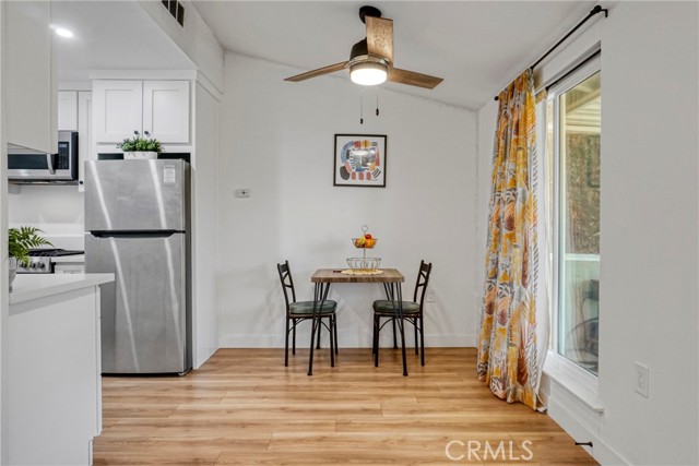 Detail Gallery Image 7 of 50 For 19118 Avenue of the Oaks #B,  Newhall,  CA 91321 - 2 Beds | 1 Baths
