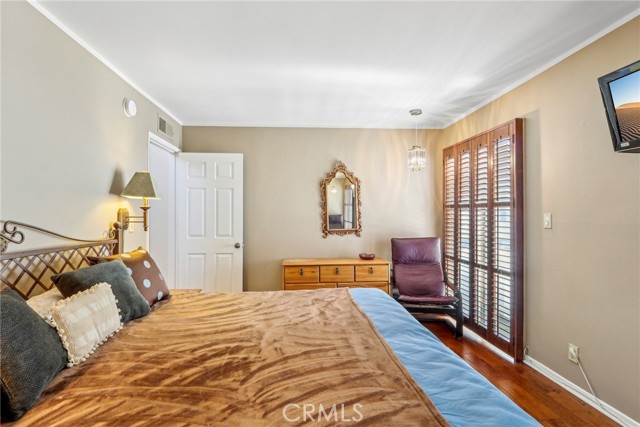 12390 Chandler Boulevard, Valley Village CA: https://media.crmls.org/medias/4198ee48-120f-4fdc-b144-41a03051c81d.jpg