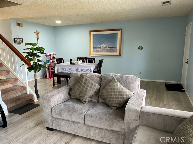 Detail Gallery Image 14 of 46 For 6551 Wystone Ave #2,  Reseda,  CA 91335 - 3 Beds | 2 Baths