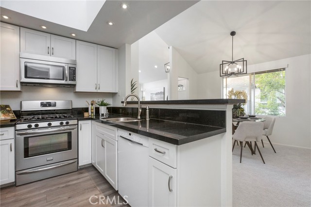 37 Lobelia, Rancho Santa Margarita CA: https://media.crmls.org/medias/41996a11-98b7-4c7d-84c4-e7a00081927d.jpg