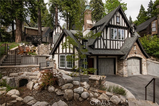 Detail Gallery Image 4 of 38 For 313 John Muir Rd, Lake Arrowhead,  CA 92352 - 3 Beds | 2/2 Baths