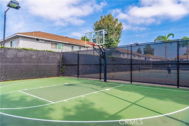 Detail Gallery Image 28 of 32 For 19854 Leighton Ln, Huntington Beach,  CA 92646 - 4 Beds | 1/1 Baths