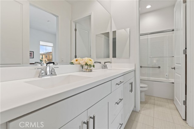 Detail Gallery Image 29 of 72 For 18696 Cedar Crest Dr, Canyon Country,  CA 91387 - 3 Beds | 2/1 Baths