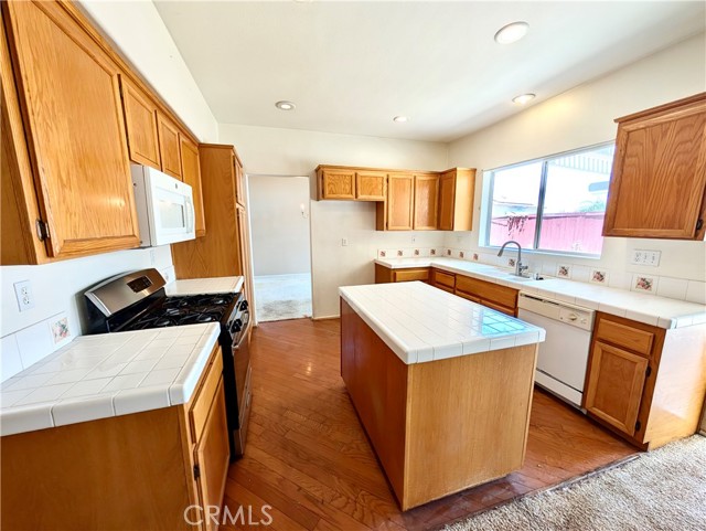 9510 Nickellaus Court, Corona CA: https://media.crmls.org/medias/419a6c6e-eb11-45ac-8210-ed59e11eac64.jpg