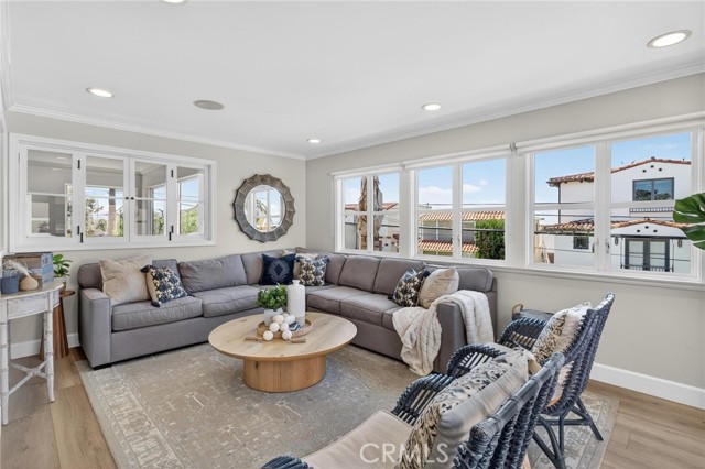 Image 48 of 75 For 1001 4th  