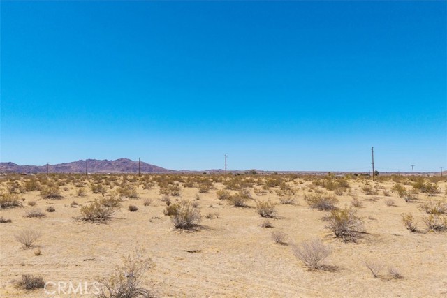 5888 La Ferney Avenue, Joshua Tree CA: https://media.crmls.org/medias/419a7687-f5b6-40ef-a0b8-474311f2a7e4.jpg