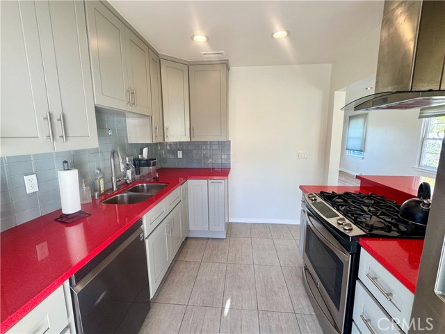Detail Gallery Image 3 of 25 For 6664 Ensign Ave, North Hollywood,  CA 91606 - 3 Beds | 2 Baths