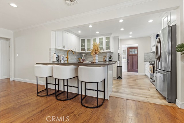 Detail Gallery Image 4 of 41 For 315 E Juanita, Glendora,  CA 91740 - 7 Beds | 3 Baths