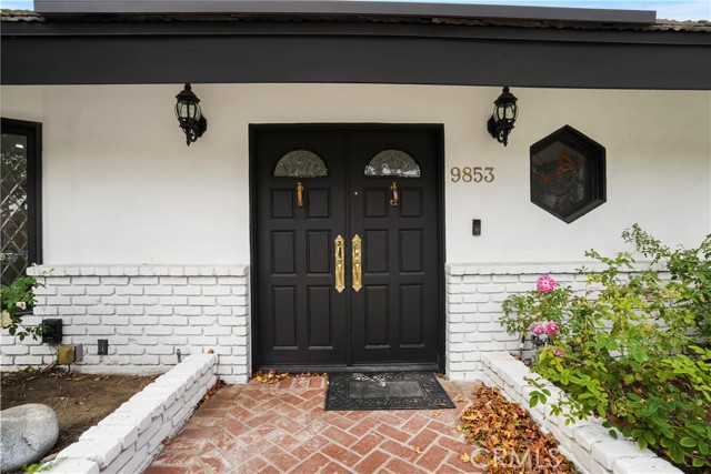 Detail Gallery Image 5 of 49 For 9853 Wish Ave, Northridge,  CA 91325 - 5 Beds | 2/1 Baths