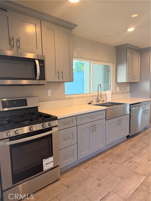 Detail Gallery Image 13 of 33 For 18631 Warren, Tustin,  CA 92780 - 2 Beds | 2 Baths