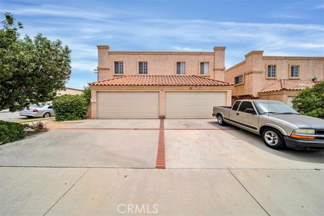 452 Chatsworth Dr. photo 2