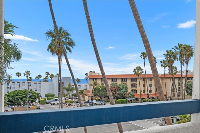 200 S. Catalina Ave, Redondo Beach CA: https://media.crmls.org/medias/419e4f8b-5e5a-4fa3-b3d9-06cf1a33cbd9.jpg
