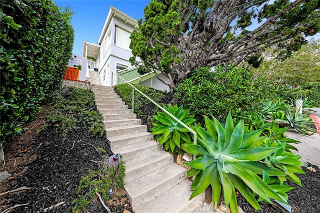 Detail Gallery Image 2 of 18 For 296 1/2 La Brea St, Laguna Beach,  CA 92651 - 1 Beds | 1 Baths