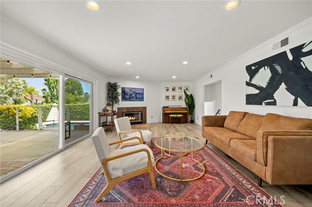 4135 Picasso Avenue, Woodland Hills CA: https://media.crmls.org/medias/419f1d88-5846-44cd-b0c8-d524a5326722.jpg