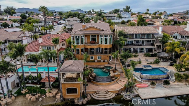 23180 Gray Fox Drive, Canyon Lake CA: https://media.crmls.org/medias/419f2014-0829-4c3b-af60-27cf815462a0.jpg