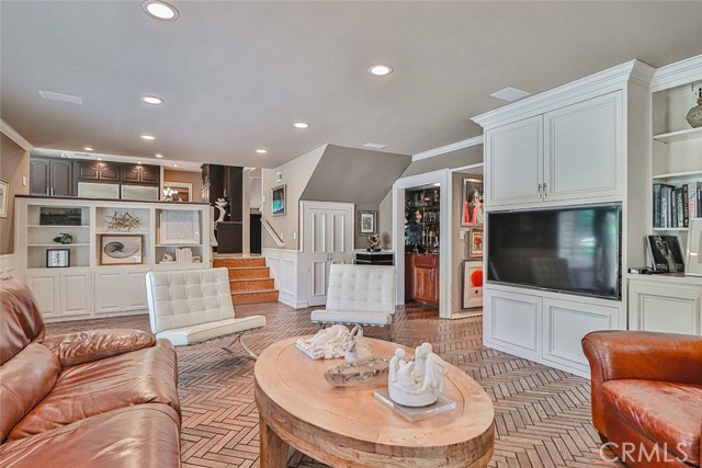 Detail Gallery Image 28 of 74 For 17141 Superior St, Northridge,  CA 91325 - 6 Beds | 4 Baths