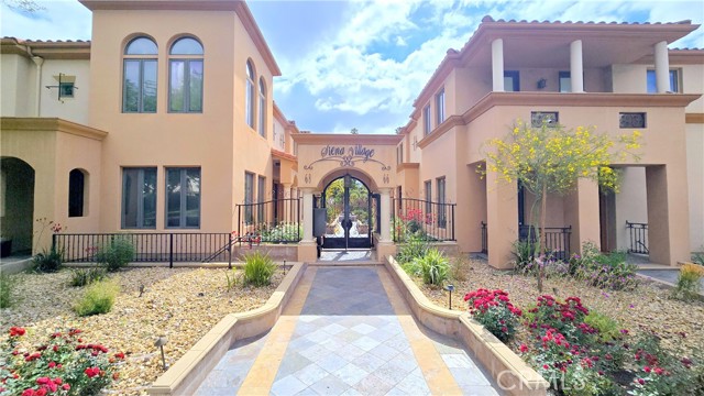 Detail Gallery Image 1 of 24 For 68 N Allen Ave #6,  Pasadena,  CA 91106 - 3 Beds | 3 Baths
