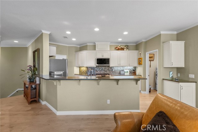 Detail Gallery Image 13 of 32 For 24370 Cavalini Pl, Valencia,  CA 91355 - 2 Beds | 2 Baths