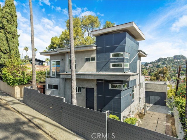 Detail Gallery Image 2 of 41 For 3439 Winslow, Los Angeles,  CA 90026 - 4 Beds | 3 Baths