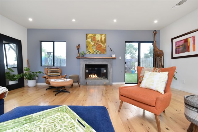 4751 Del Moreno Drive, Woodland Hills CA: https://media.crmls.org/medias/41a3716d-ded7-4982-a0e3-9cc436375c63.jpg