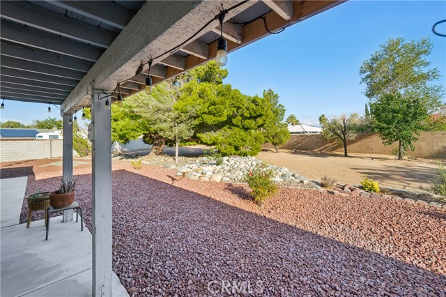 13319 Waco Ln, Apple Valley CA: https://media.crmls.org/medias/41a3afc0-cca0-41fa-aa4e-1d582dbf60cc.jpg