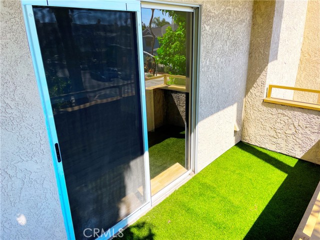 645 Chestnut Avenue, Long Beach CA: https://media.crmls.org/medias/41a41858-f0ee-4faa-ba2e-697e1d8f2f20.jpg