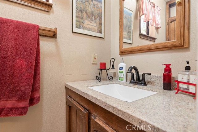 Detail Gallery Image 12 of 44 For 1052 Eagle Mountain Dr, Big Bear City,  CA 92314 - 3 Beds | 2/1 Baths