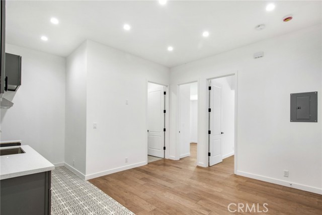 Detail Gallery Image 4 of 13 For 5512 Long Beach #B,  Long Beach,  CA 90805 - 2 Beds | 1 Baths